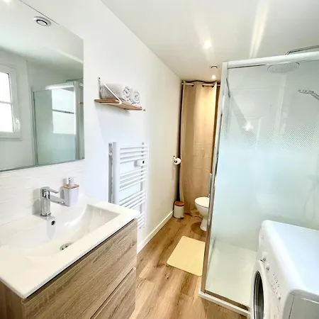 Apartment Le Petit Saintonge-cour Privee Et Climatiseur Saintes