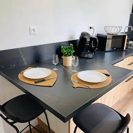 Apartment Le Petit Saintonge-cour Privee Et Climatiseur