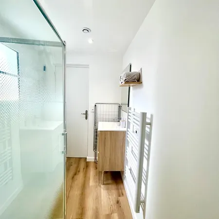 Apartment Le Petit Saintonge-cour Privee Et Climatiseur Saintes