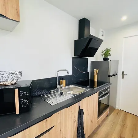 Apartment Le Petit Saintonge-cour Privee Et Climatiseur Saintes