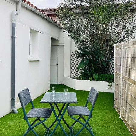 Apartment Le Petit Saintonge-cour Privee Et Climatiseur *