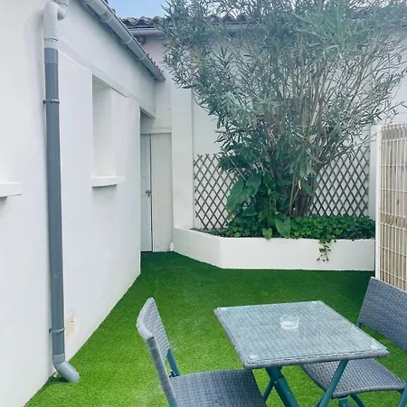 Le Petit Saintonge-cour Privee Et Climatiseur Apartment